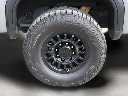 Used 2024 GMC Sierra 2500 AT4X w/ AT4X AEV Edition image 9