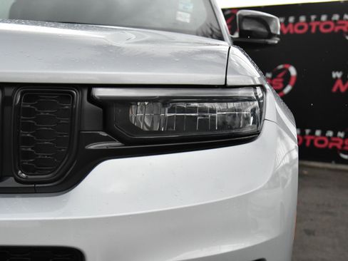 Used 2024 Jeep Grand Cherokee L Laredo AWD/4WD image 11