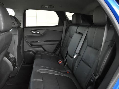 Used 2024 Chevrolet Blazer LT w/ Midnight/Sport Edition FWD image 17