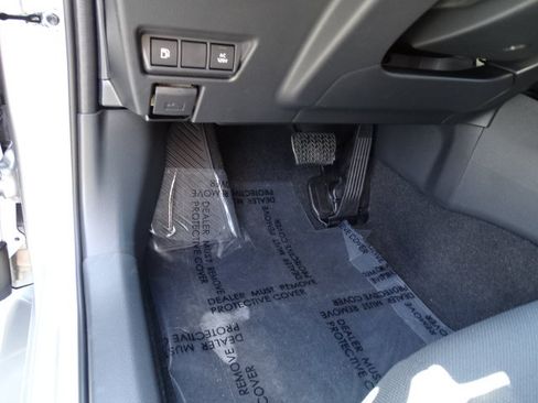 New 2027 Toyota Prius Plug-In Hybrid FWD image 8