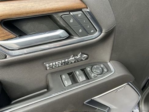Certified 2022 Chevrolet Silverado 1500 High Country AWD/4WD image 17