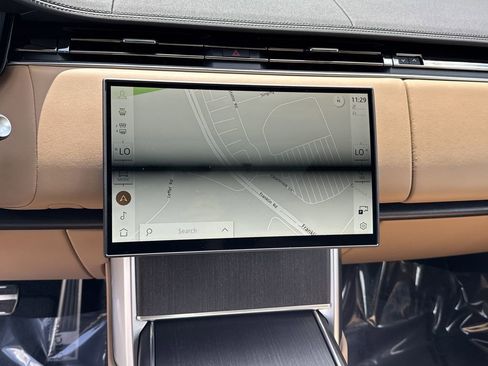 New 2025 Land Rover Range Rover SE image 23
