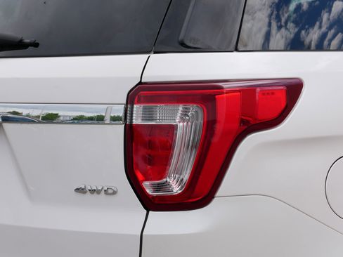 Used 2019 Ford Explorer Limited w/ Limited Luxury Package AWD/4WD image 17
