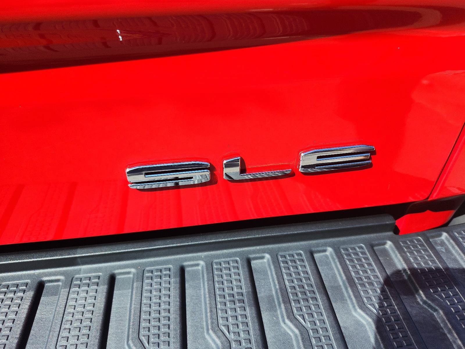 Used 2023 GMC Sierra 1500 SLE AWD/4WD image 6