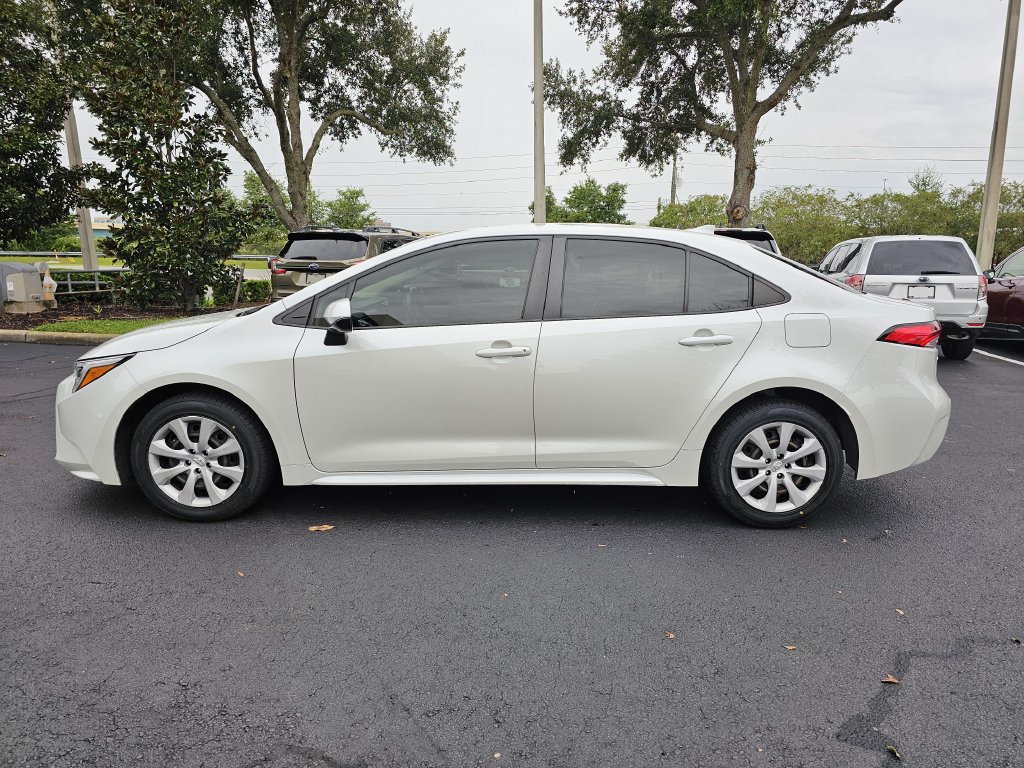Used 2024 Toyota Corolla LE FWD image 5