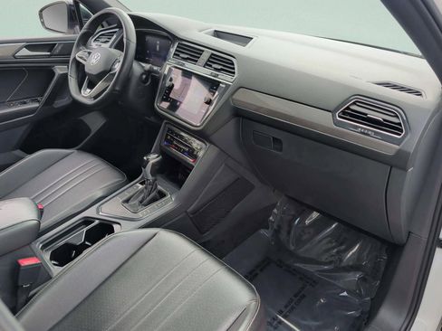 Used 2022 Volkswagen Tiguan SE R-Line image 37