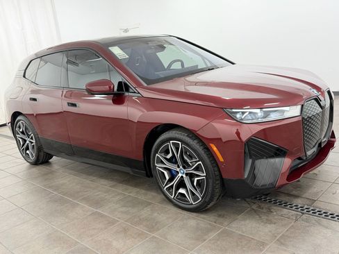 Used 2023 BMW iX xDrive50 w/ Ultimate Package 2 AWD/4WD image 6
