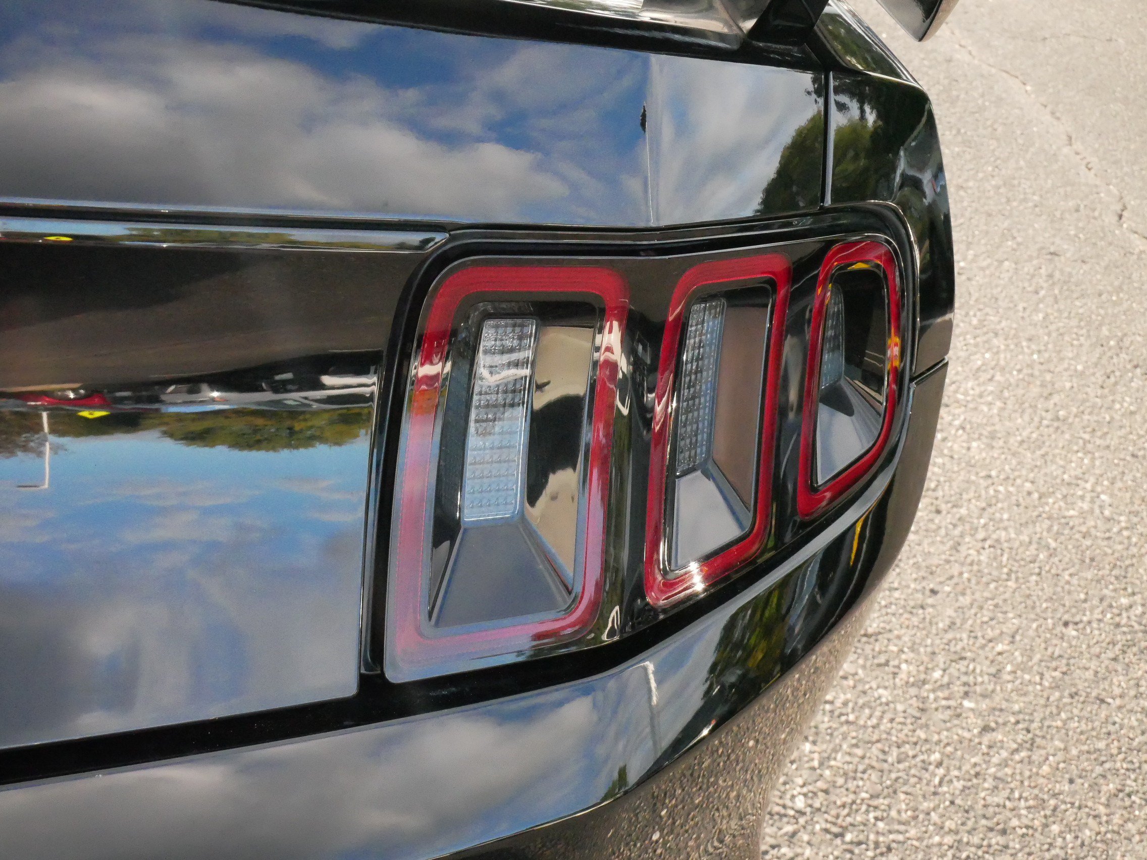 Used 2014 Ford Mustang Premium RWD image 18