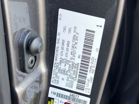 Used 2025 Toyota Sequoia Platinum AWD/4WD image 26
