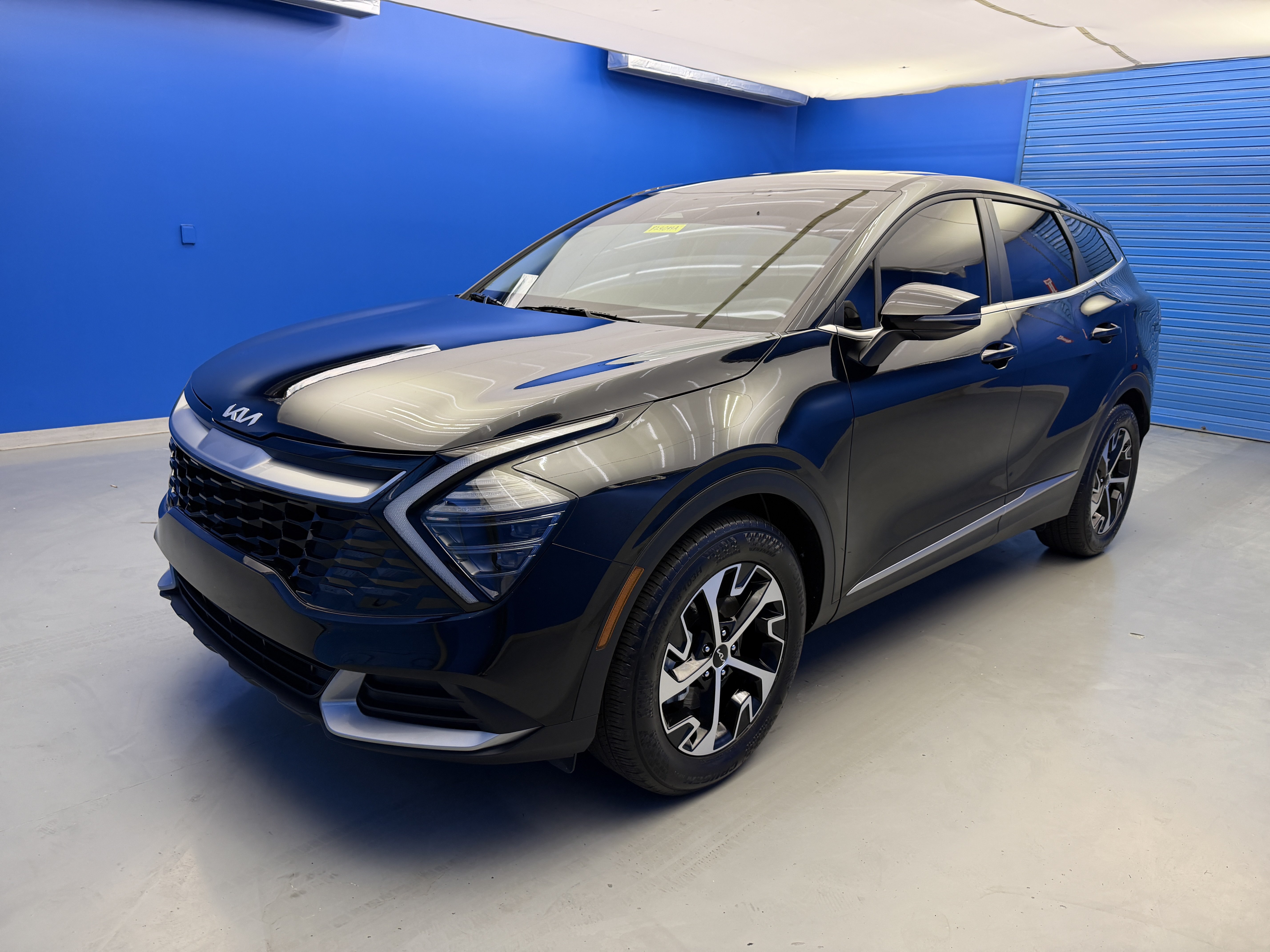 Used 2025 Kia Sportage EX FWD image 4