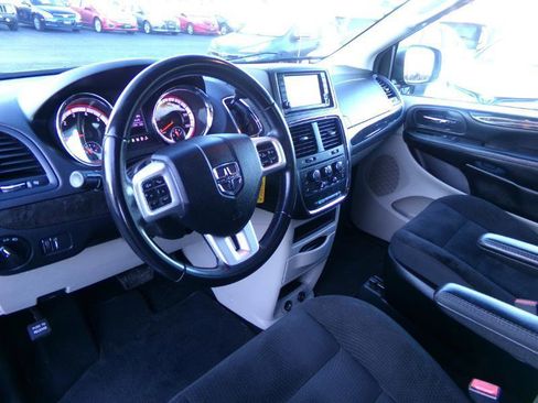 Used 2019 Dodge Grand Caravan SE w/ UConnect Hands-Free Group FWD image 13