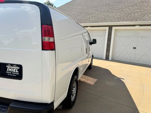 Used 2017 Chevrolet Express 2500 RWD image 28