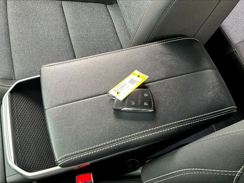 Used 2026 GMC Terrain Elevation image 30