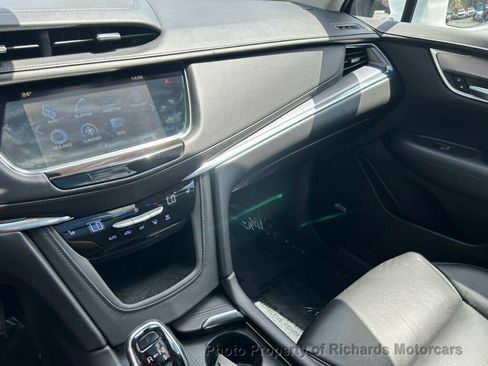 Used 2018 Cadillac XT5 Luxury w/ Driver Awareness Package AWD/4WD image 13
