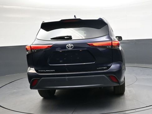 Used 2023 Toyota Highlander Limited FWD image 4
