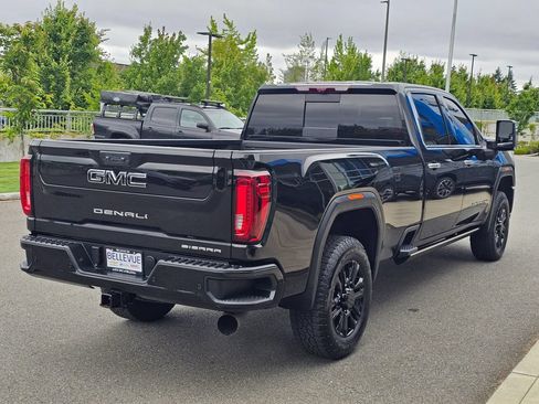 Used 2022 GMC Sierra 3500 Denali w/ Denali Black Diamond Edition AWD/4WD image 5