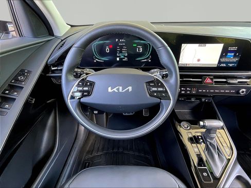 Used 2023 Kia Niro EX Touring FWD image 8