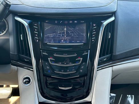 Used 2018 Cadillac Escalade Luxury AWD/4WD image 48