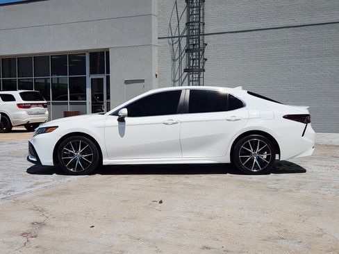 Used 2023 Toyota Camry SE FWD image 5