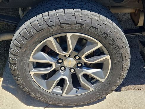 Used 2023 Chevrolet Silverado 1500 LT AWD/4WD image 5