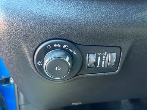 Used 2025 Jeep Compass Trailhawk w/ Trailhawk Elite Group AWD/4WD image 18