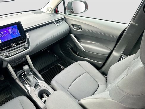 Used 2025 Toyota Corolla Cross LE w/ Moonroof Package image 23