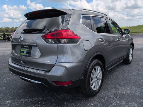 Used 2017 Nissan Rogue SV FWD image 5