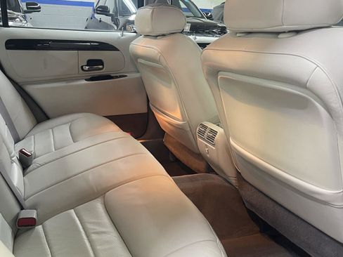 Used 1999 Lincoln Town Car Signature image 18