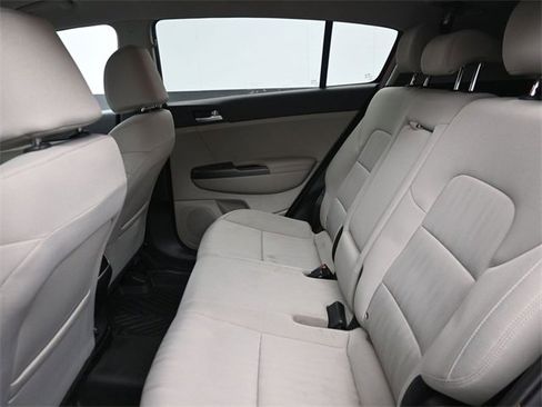 Used 2022 Kia Sportage LX image 19