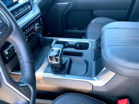 Used 2024 Chevrolet Silverado 1500 High Country w/ High Country Premium Package AWD/4WD image 17