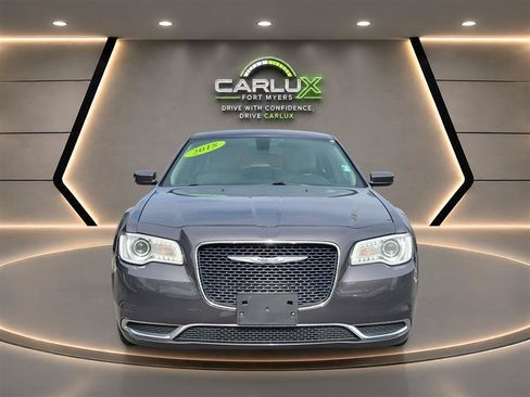 Used 2018 Chrysler 300 Touring L AWD/4WD image 2