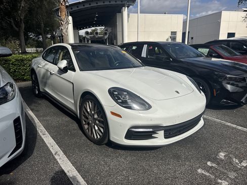 Used 2019 Porsche Panamera 4 image 1