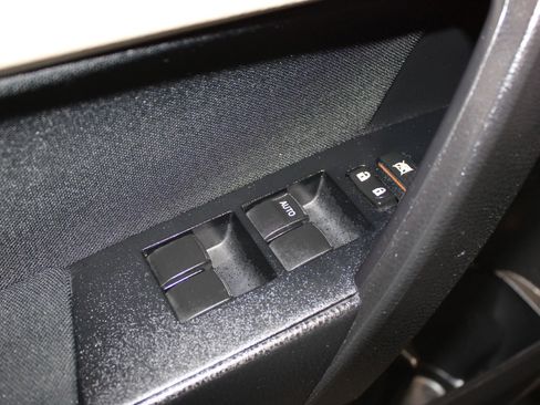 Used 2014 Toyota Corolla LE FWD image 9