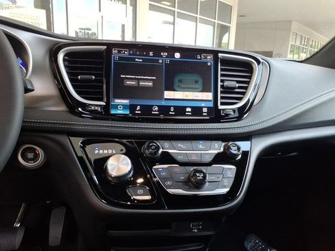 New 2027 Chrysler Pacifica Select FWD image 13