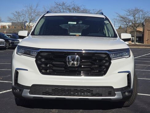 New 2025 Honda Pilot Touring image 14