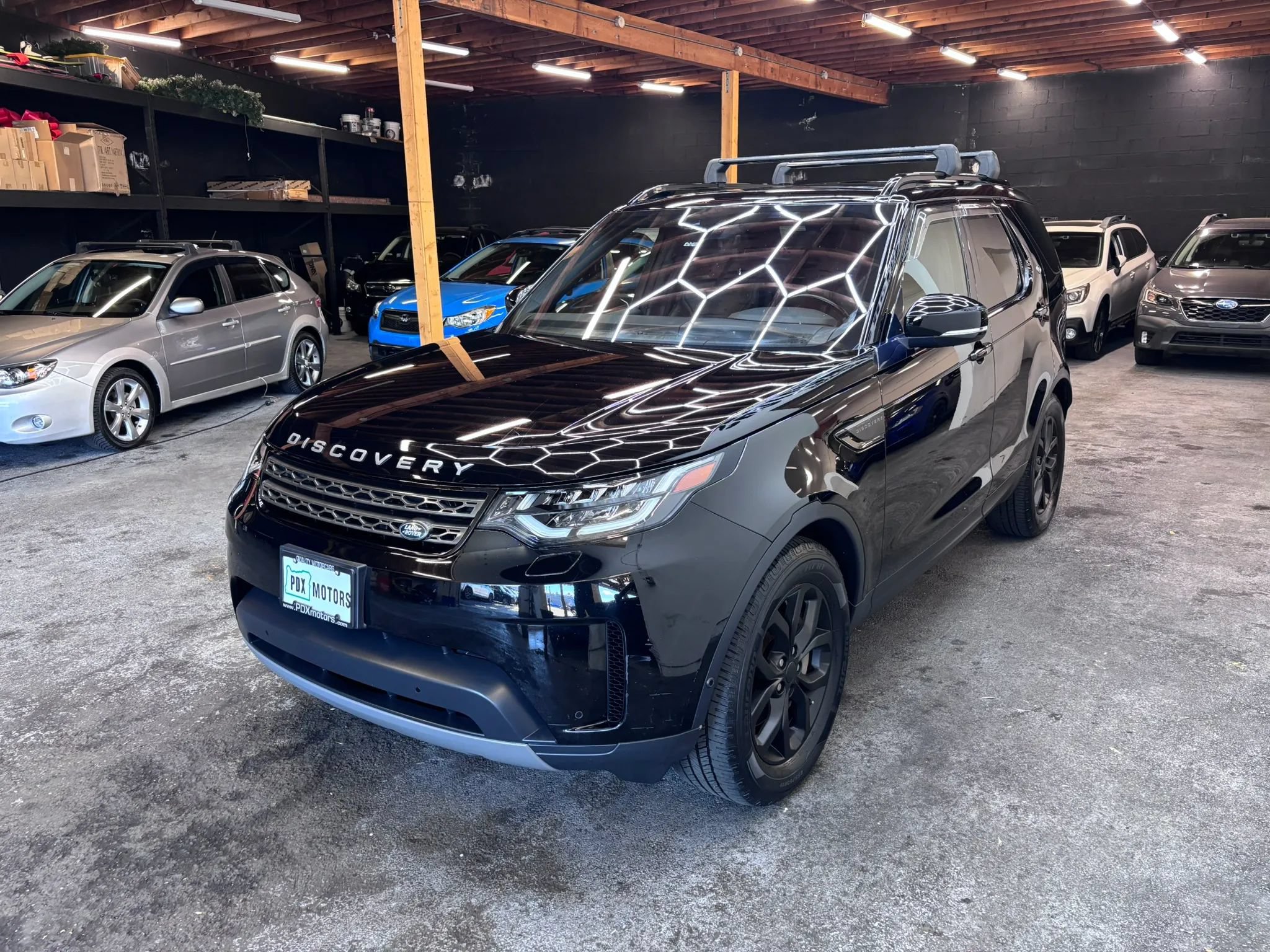 Used 2020 Land Rover Discovery SE AWD/4WD image 3