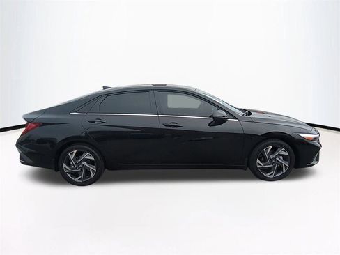 New 2026 Hyundai Elantra Limited image 4