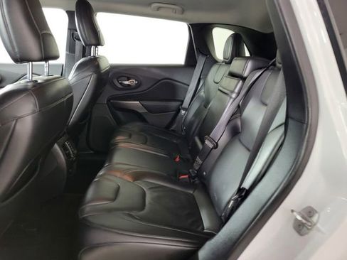 Used 2019 Jeep Cherokee Limited image 14