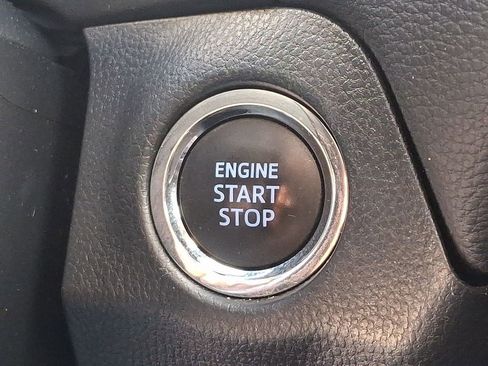 Used 2021 Toyota RAV4 XLE Premium image 23