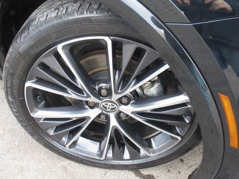 Used 2024 Toyota Prius AWD image 6