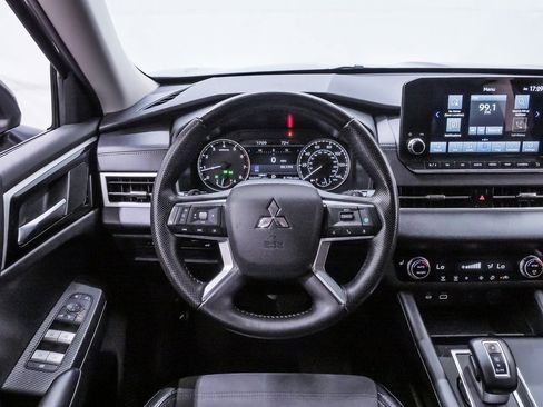 Used 2024 Mitsubishi Outlander SE image 20