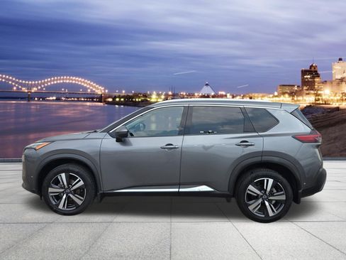 Used 2023 Nissan Rogue SL w/ SL Premium Package FWD image 2