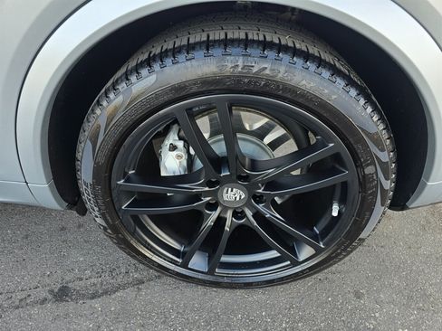 Used 2020 Porsche Cayenne Turbo AWD/4WD image 30