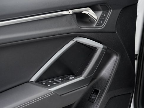 Certified 2025 Audi Q3 2.0T Premium image 8