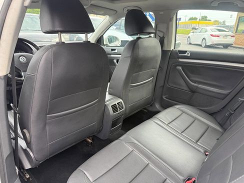 Used 2009 Volkswagen Jetta SE FWD image 25