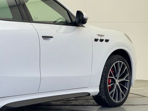 Used 2024 Maserati Grecale Trofeo image 44