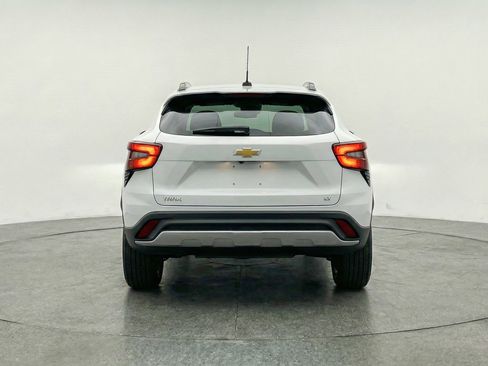 Used 2025 Chevrolet Trax LT w/ LT Convenience Package image 7