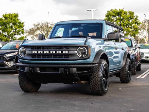 Used 2021 Ford Bronco Black Diamond image 3