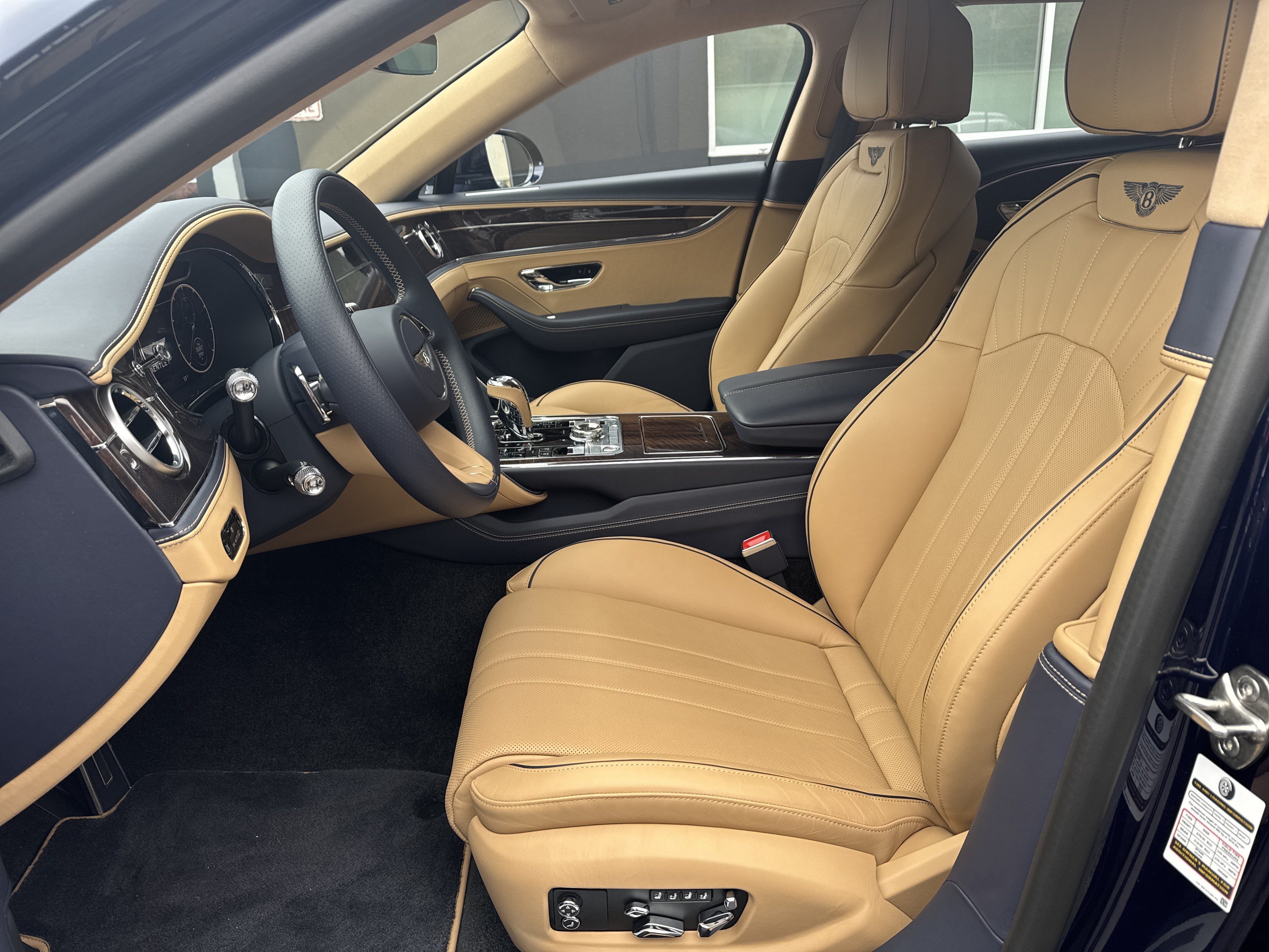 Used 2024 Bentley Flying Spur V8 AWD/4WD image 15