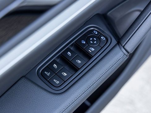 Certified 2025 Porsche Cayenne Coupe image 23